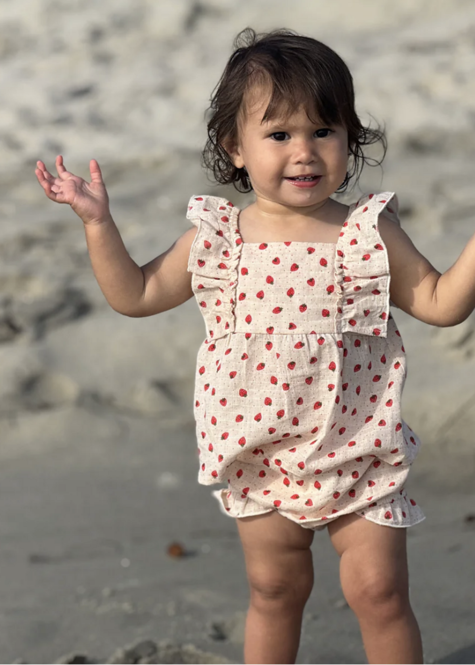 Elitaire Petite Ellie Set in Oatmeal Strawberries