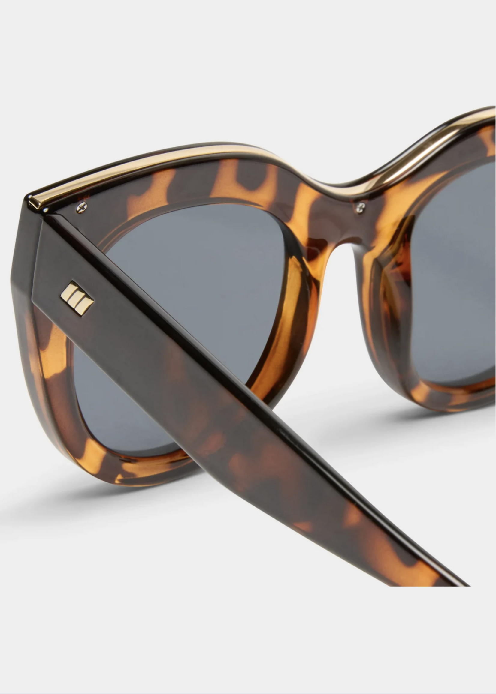 Elitaire Boutique Air Heart in Tort