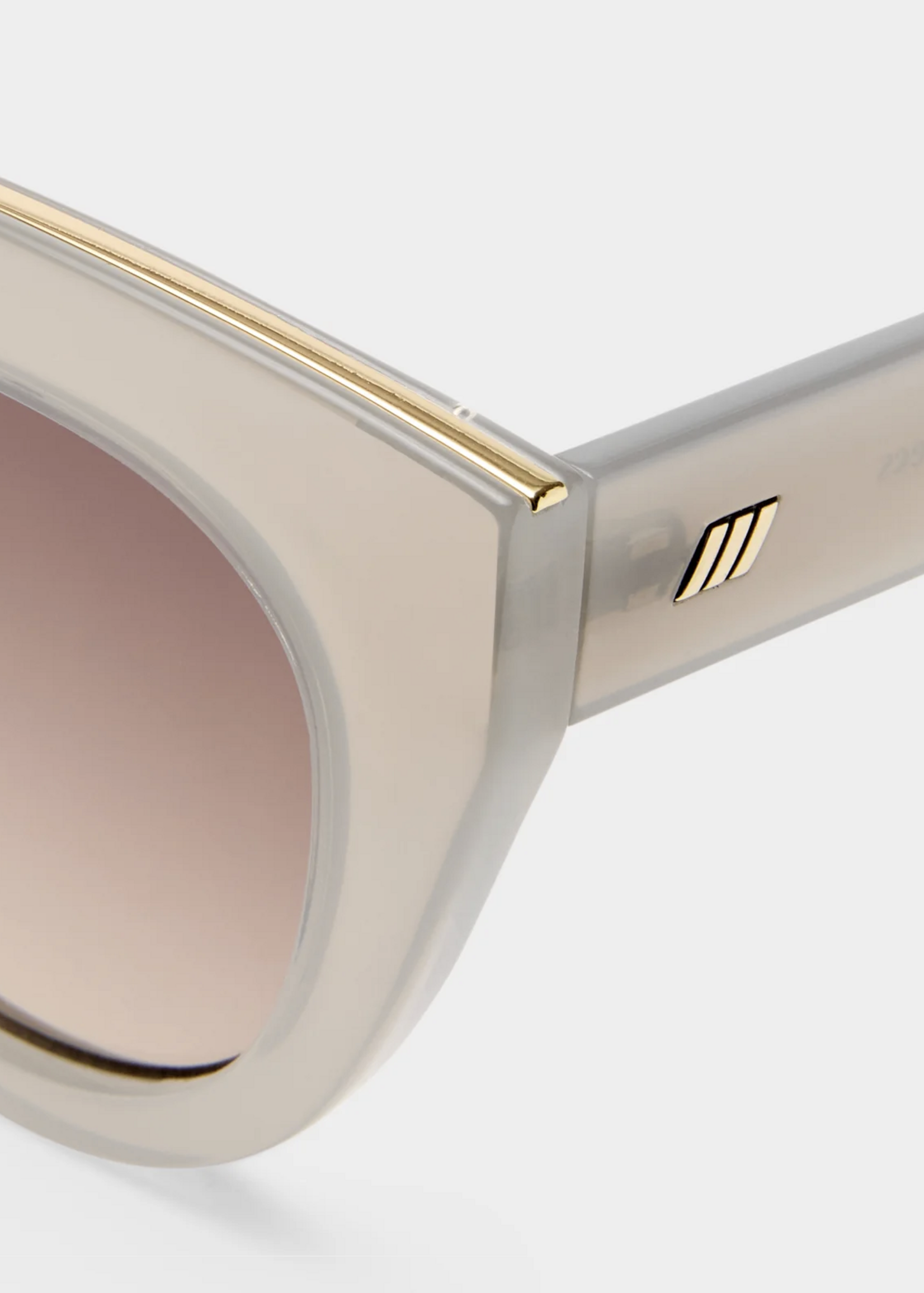 Elitaire Boutique Air Heart in Smoke