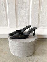 Elitaire Boutique Yovanni Heeled Mule in Black Scale