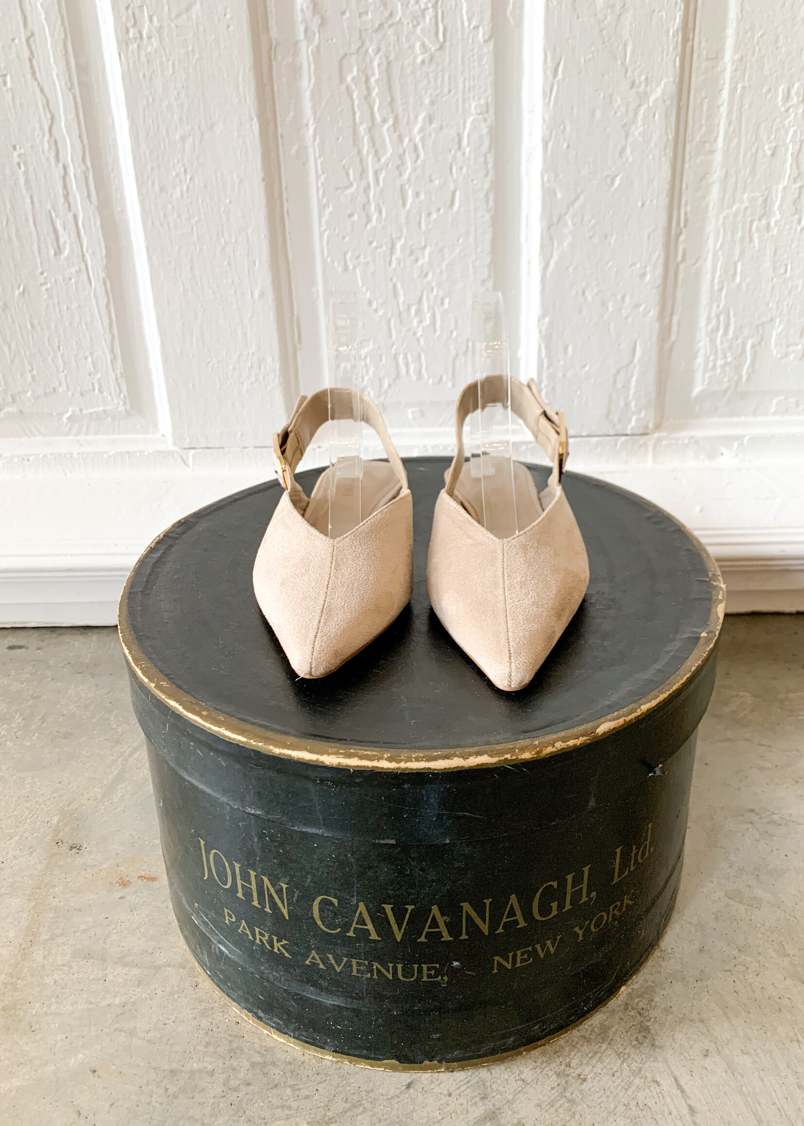 Elitaire Boutique Parah Slingback Flat in Oat Suede