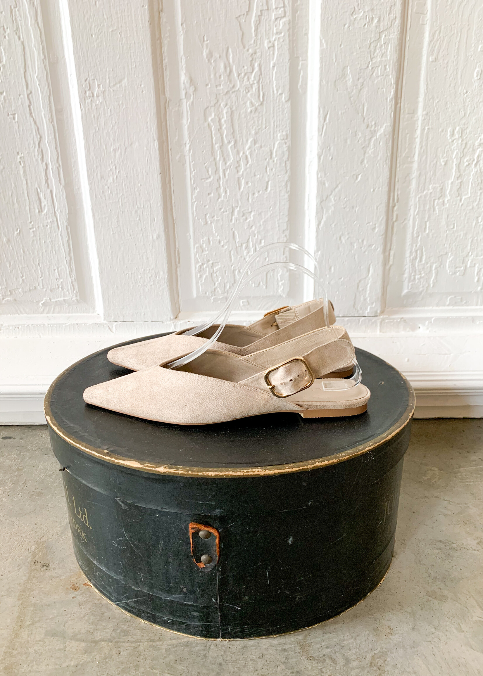 Elitaire Boutique Parah Slingback Flat in Oat Suede
