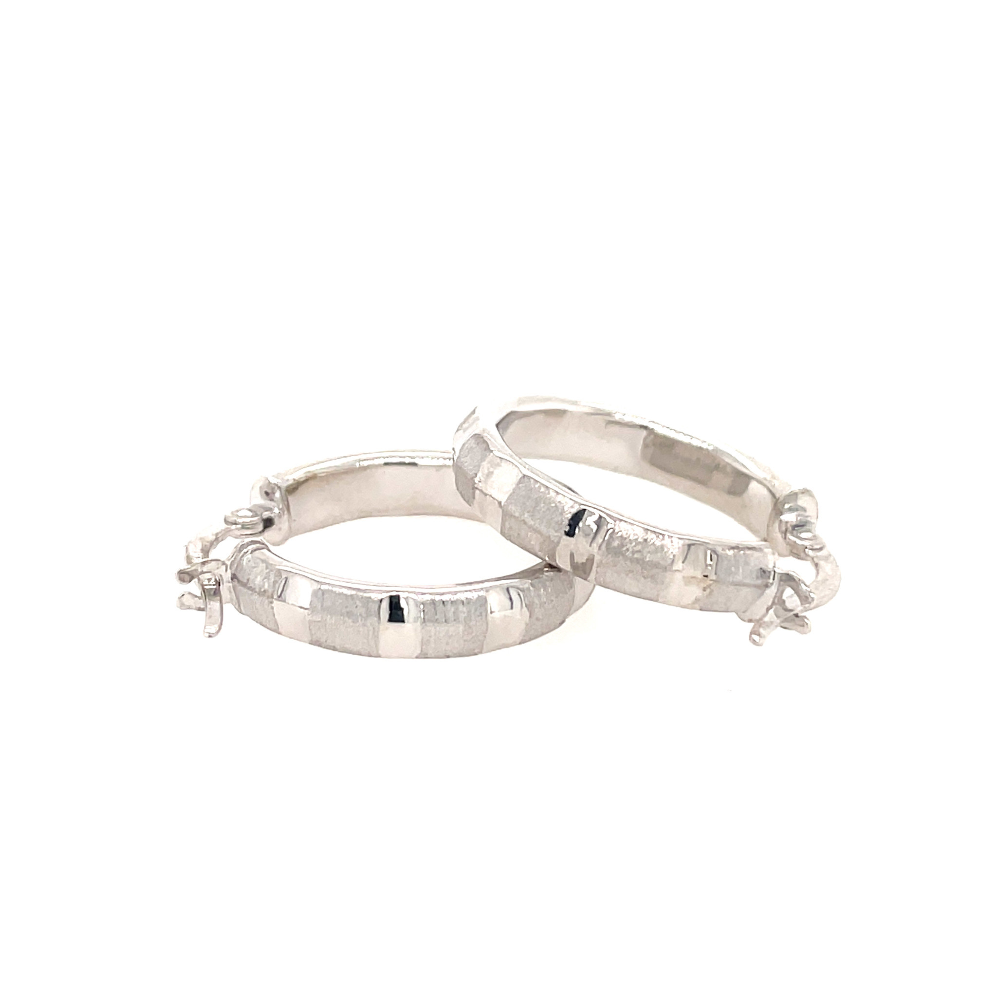 30085 14K 0.75'' WHITE GOLD HORIZONTAL HIGH POLISH LINES ON S SATIN FINISH SMALL HOOPS
