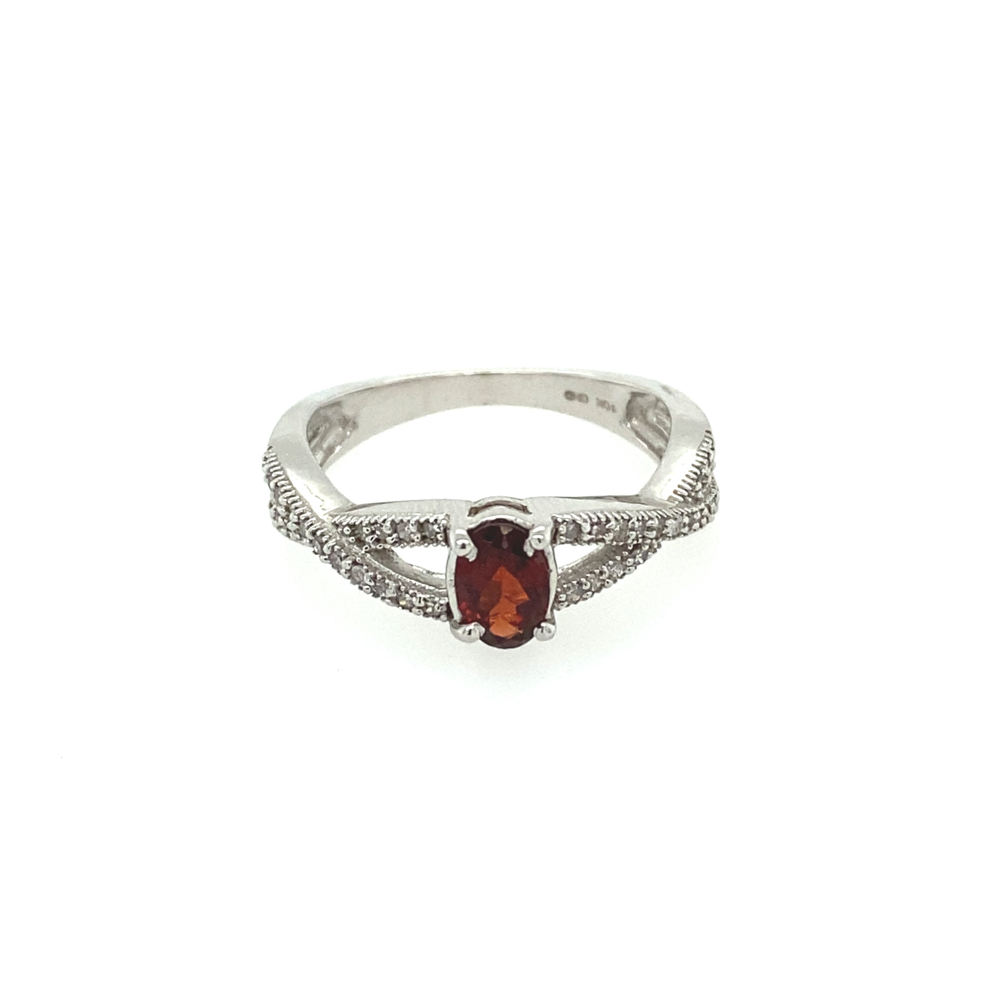 40419 10K WHITE GOLD .18CT DIAMOND /OVAL GARNET RING