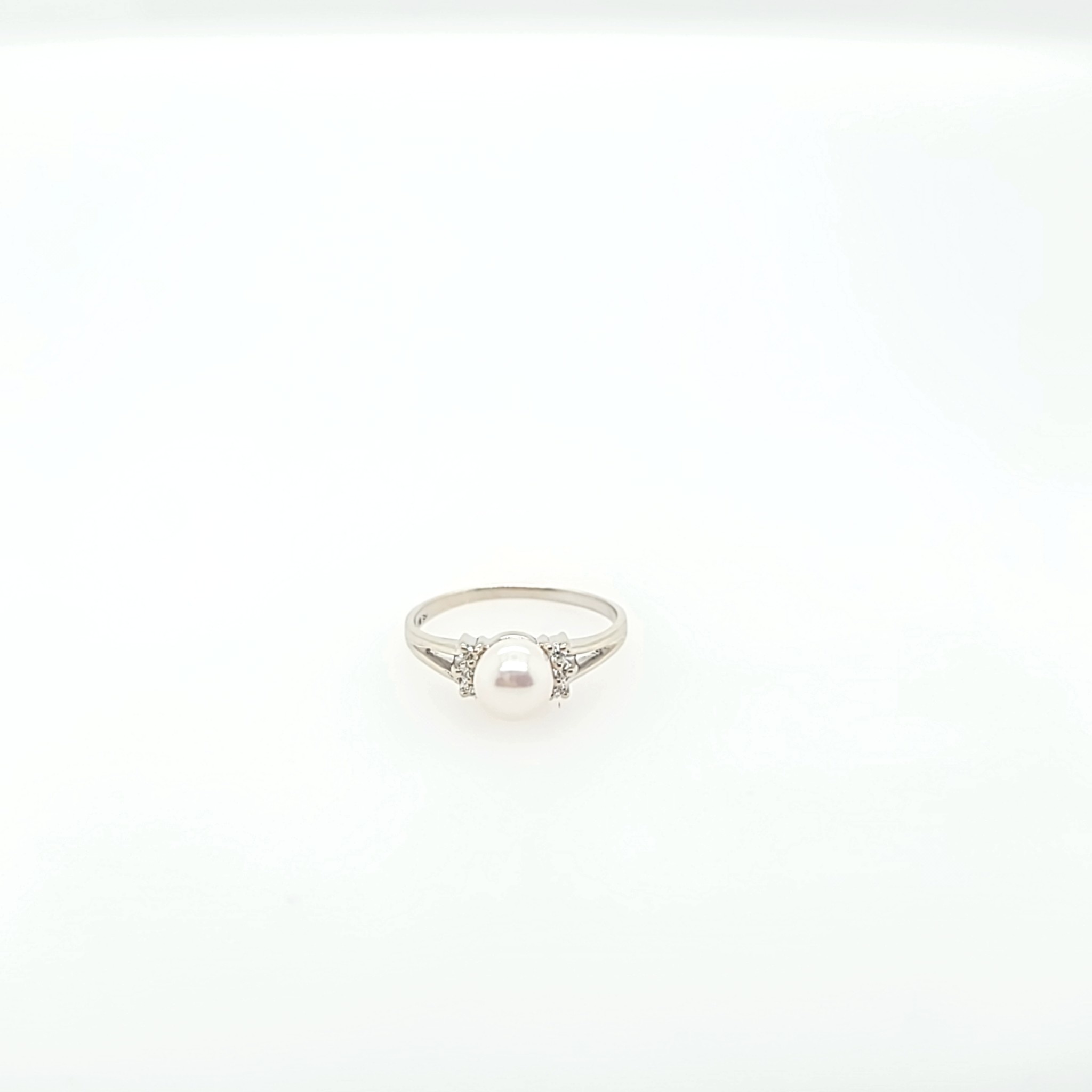 40002 14K WHITE GOLD 6MM PEARL AND DIAMONDS ON SIDE LADIES RING