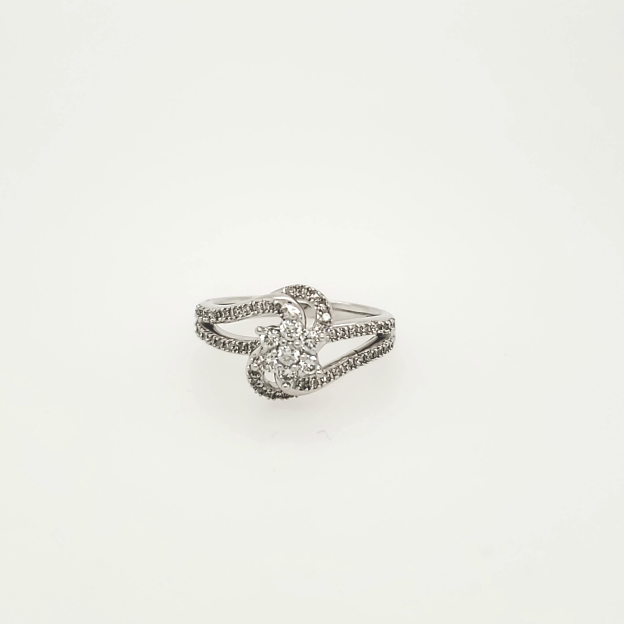 40205 14K. WHITE GOLD DIAMOND .50CT FLORAL CLUSTER RING