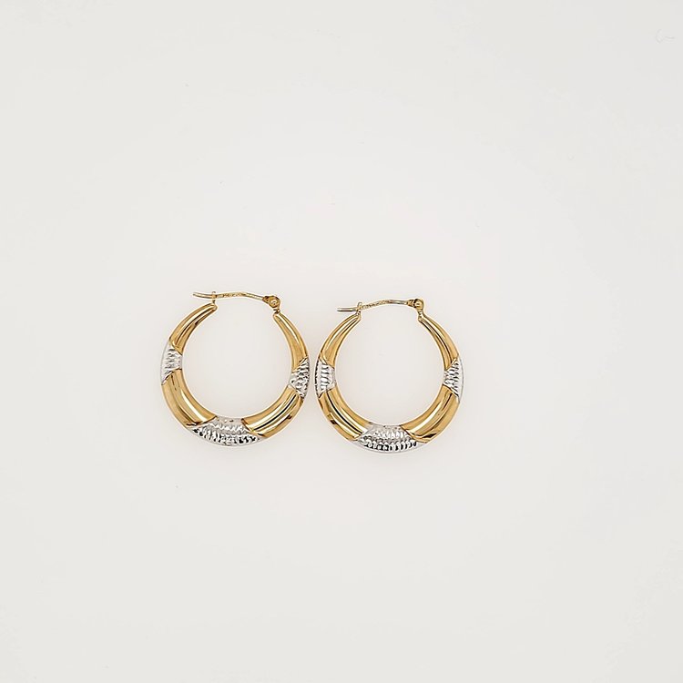 32507 14K. TWO-TONE 1" HIGH POLISHED AND DIAMOND CUT SCALLOPED HOOPS
