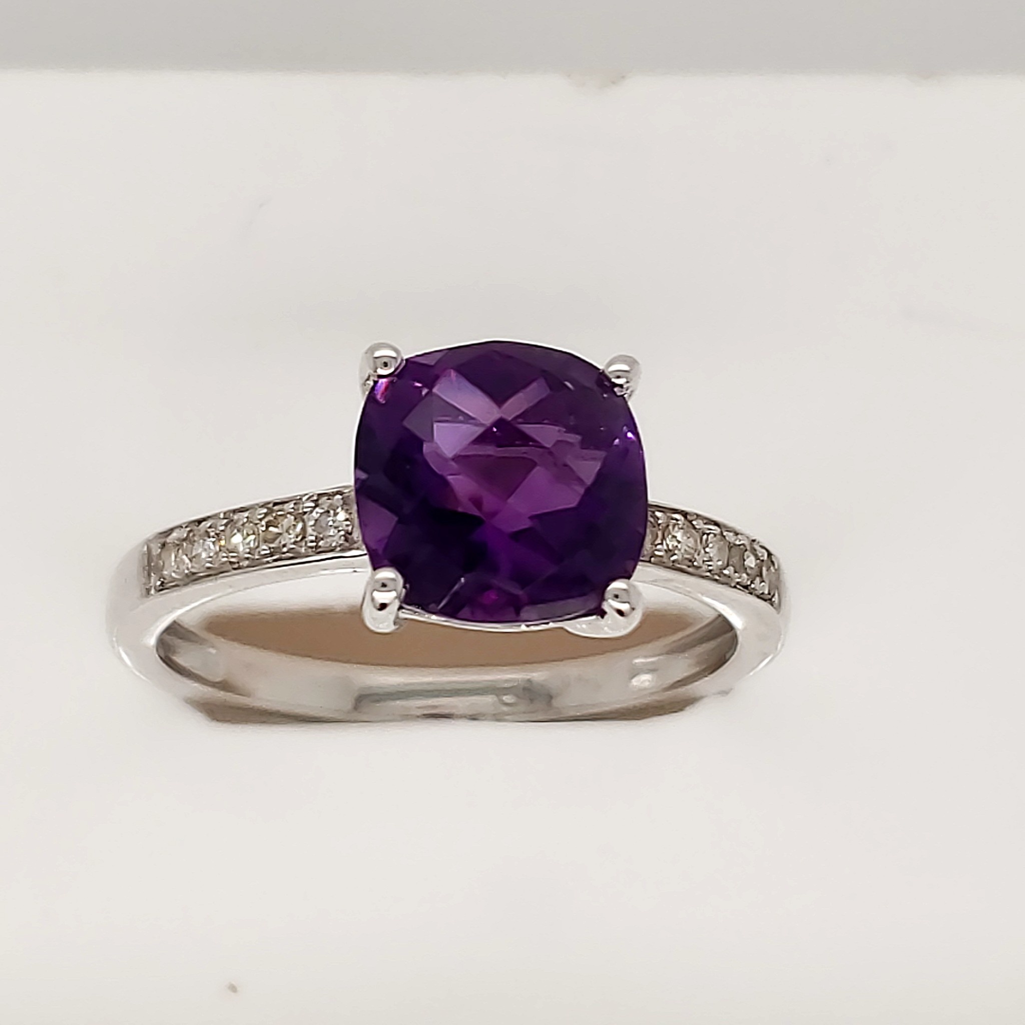 40054 14K WHITE GOLD .10TCW AMETHYST CUSHION CUT LADIES RING