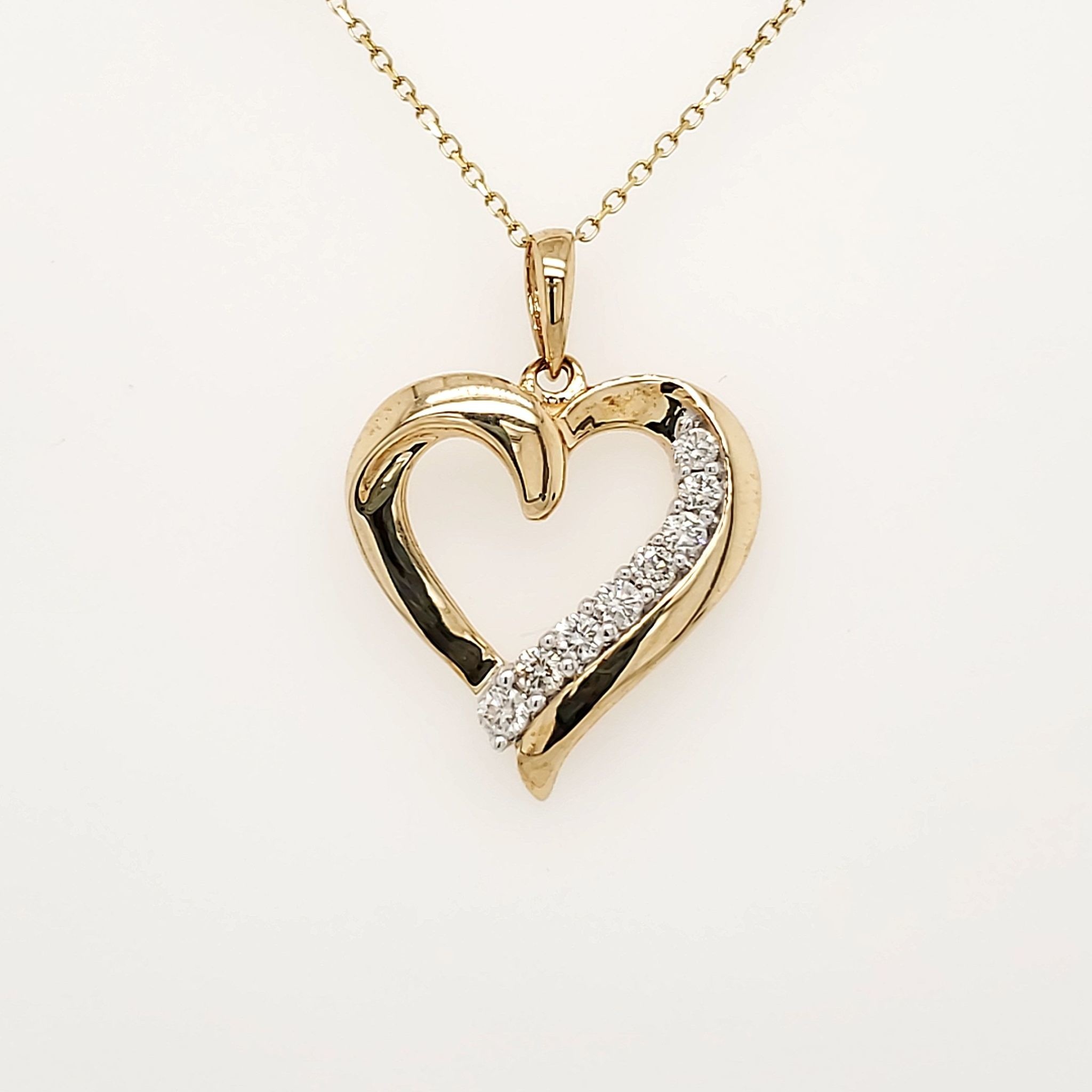 70028 14K YELLOW GOLD .25CT DIAMOND ONE SIDE INSIDE OPEN HEART PENDANT SET