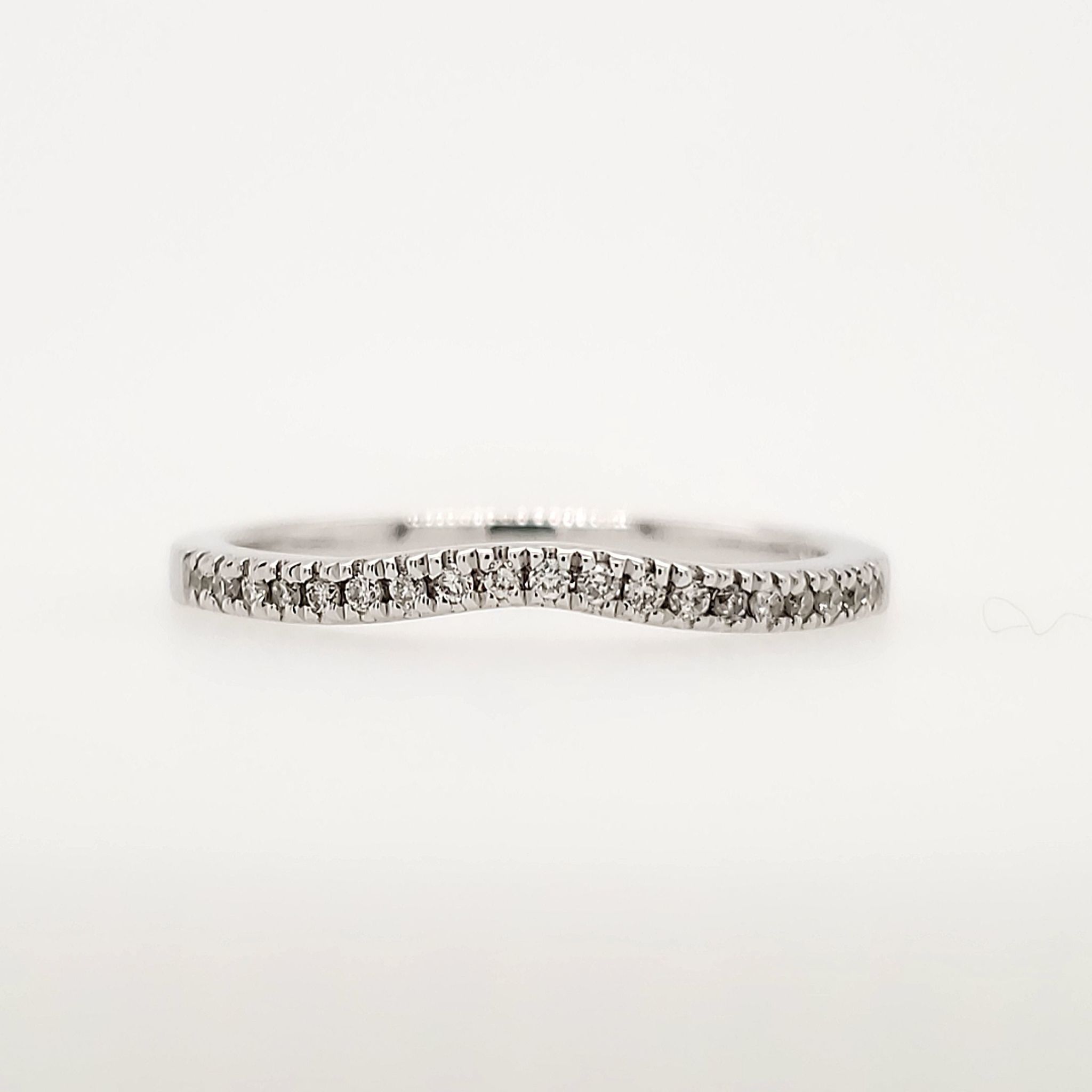 477682 14K WHITE GOLD .15CTW DIAMOND CURVED WEDDING BAND
