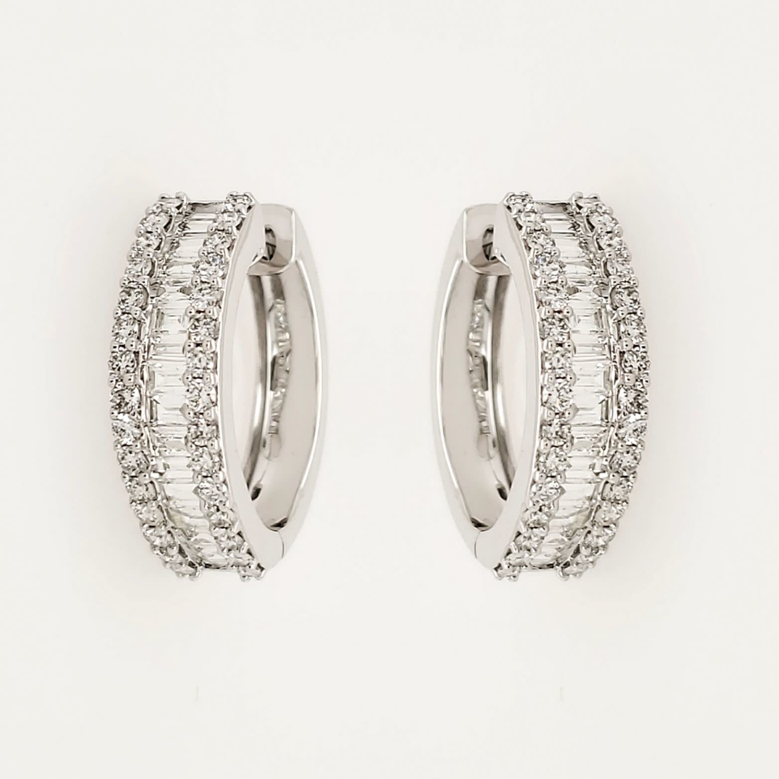 30471 14K WHITE GOLD 1.50CT DIAMOND ROUND WITH BAGUETTE CENTER HUGGIES