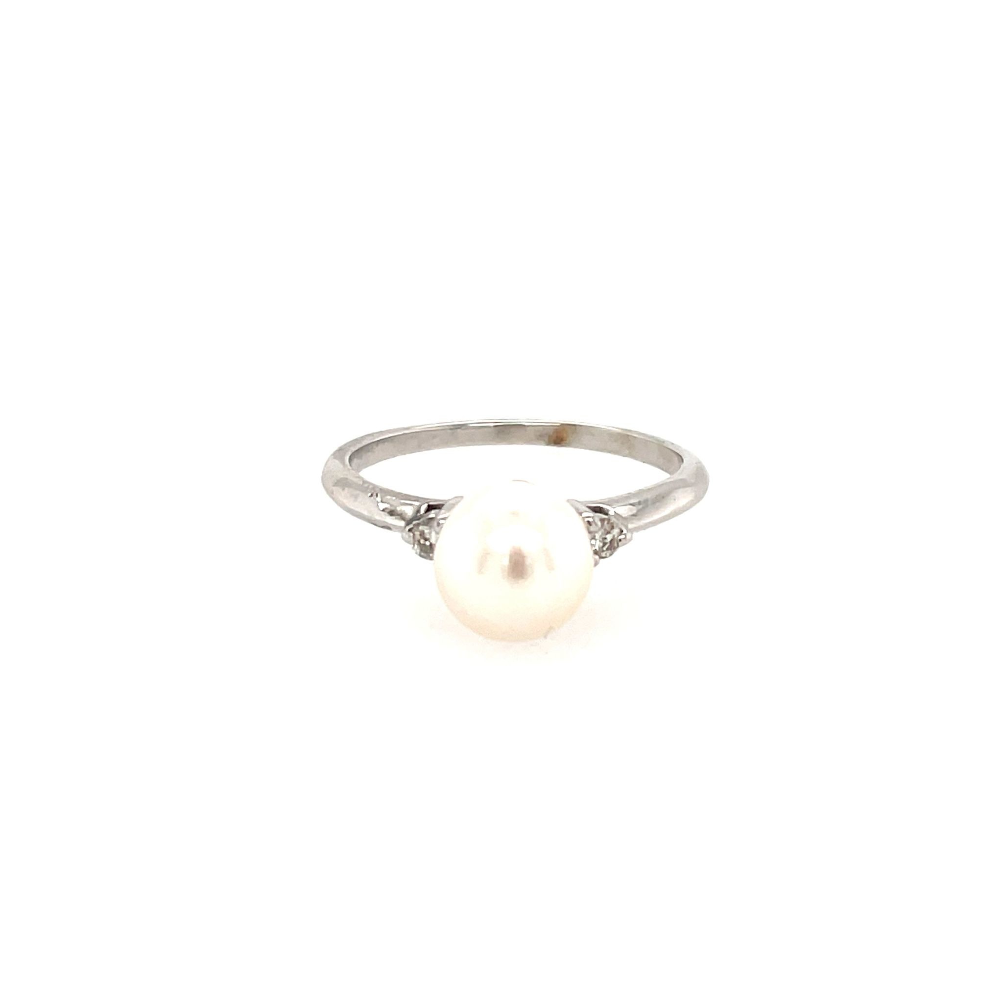 40077 14K WHITE GOLD PEARL CENTER AND .10TCW DIAMOND SIDE STONES RING