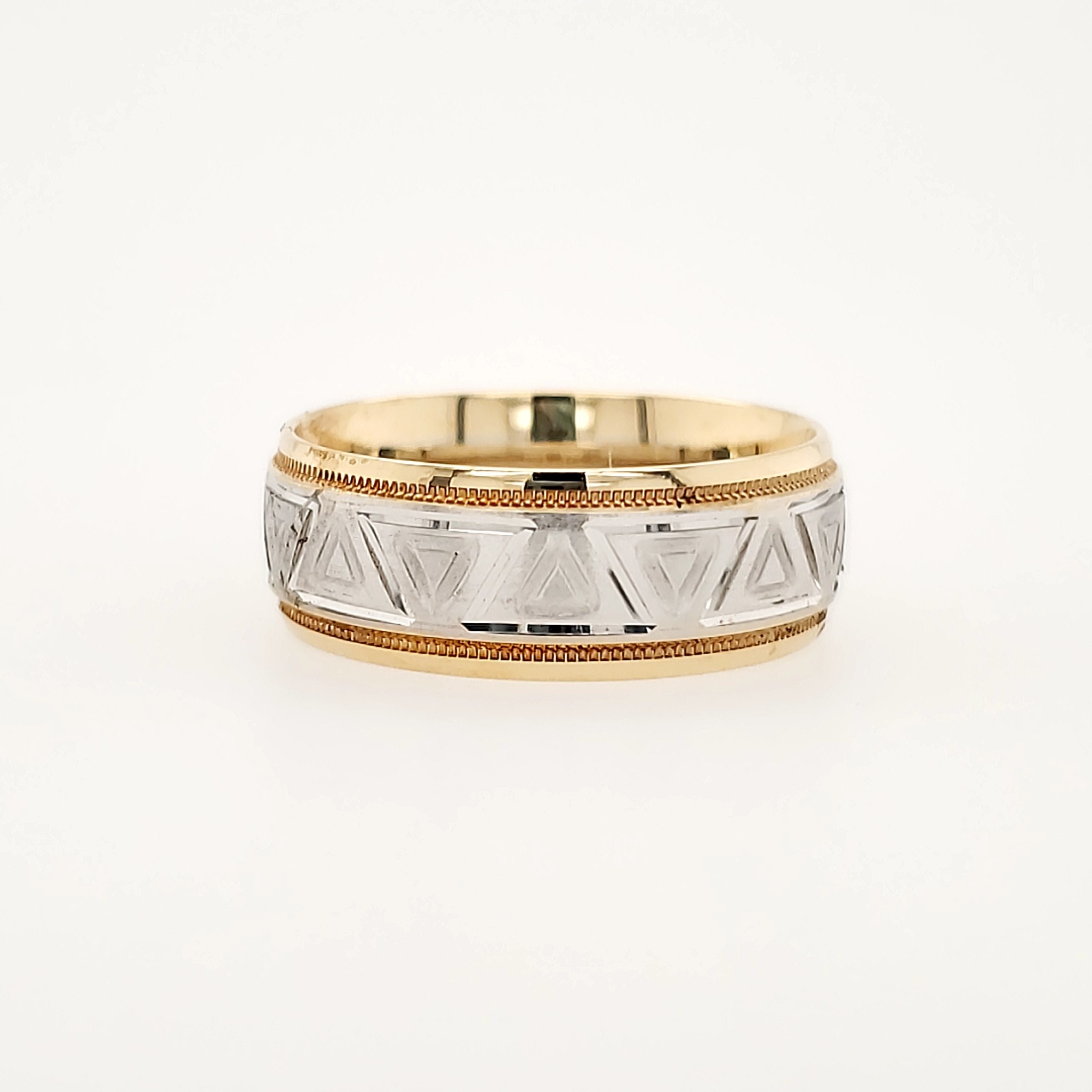 475131 14K 7MM TWO TONE- MILIGRAIN EDGES WITH SATIN CENTER / DIAMOND CUT TRIANGLE DESIGN (SIZE 10)