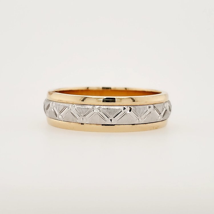 475136 14K 6MM TWO TONE DIAMOND CUT ZIG ZAG CENTER  (SIZE 9.5)