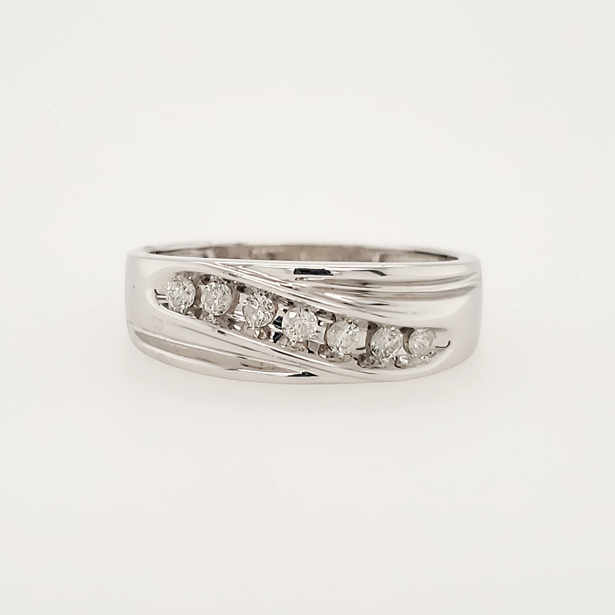 475326 14K WHITE GOLD .25CT CHANNEL SET DIAMOND BAND
