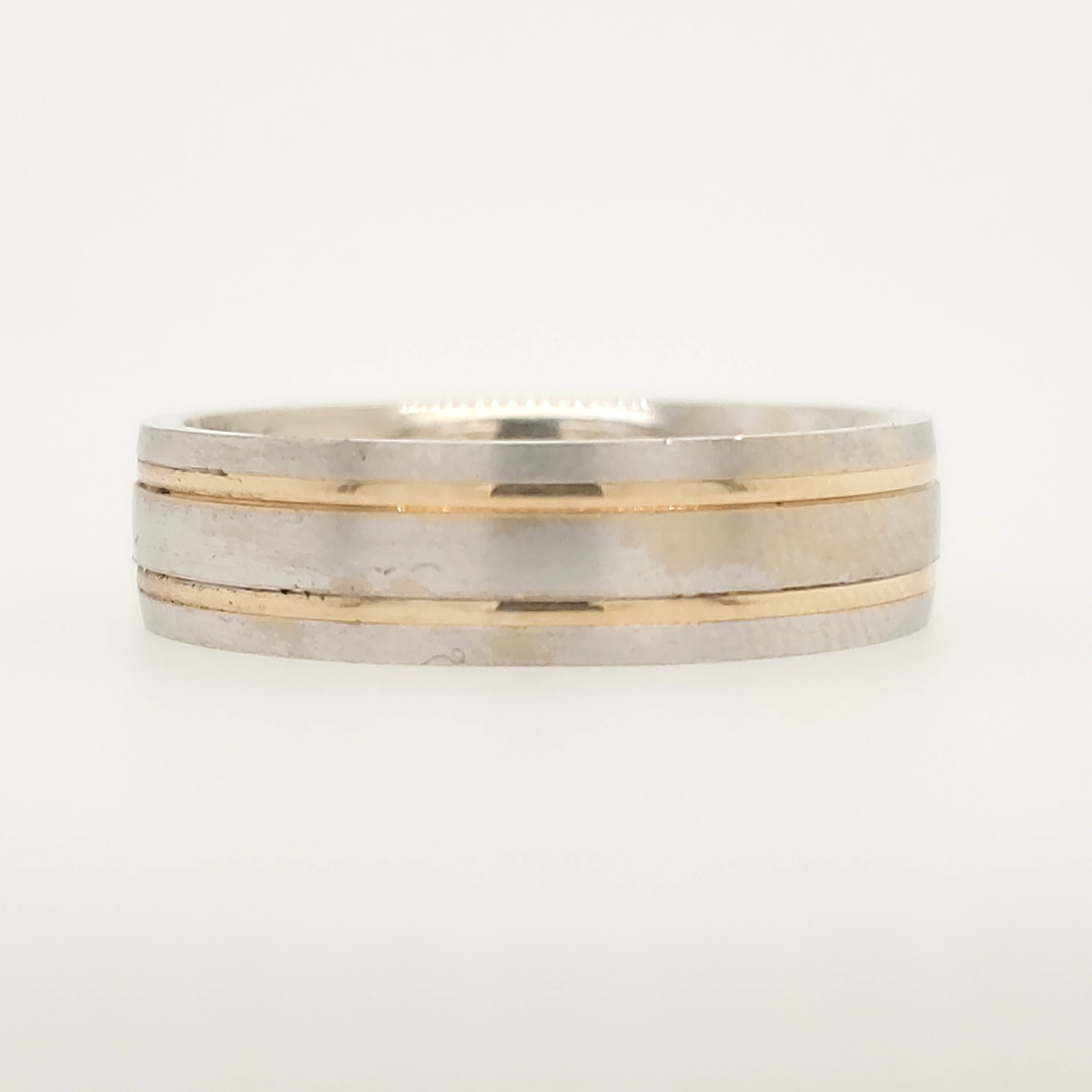 475157 14K 6.75MM TWO TONE/SATIN WITH HIGH POLISHED LINES (SIZE 10)