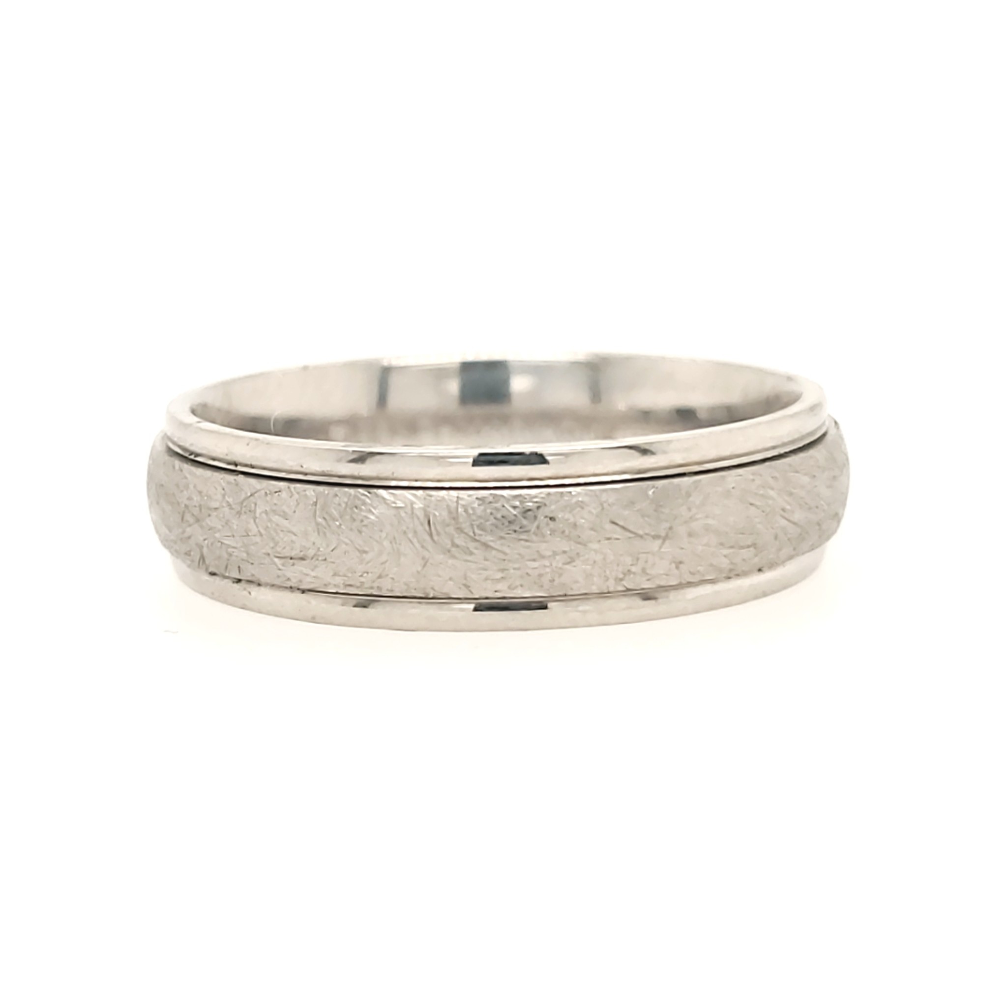 47538 14K 6MM WHITE GOLD/SATIN ROUNDED CENTER -HIGH POLISHED EDGES (SIZE 10.5)