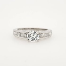 475123 14K WHITE GOLD .98TCW DIAMOND ROUND CENTER AND CHANNEL SET SHANK MILGRAIN DESIGN ENGAGEMENT RING