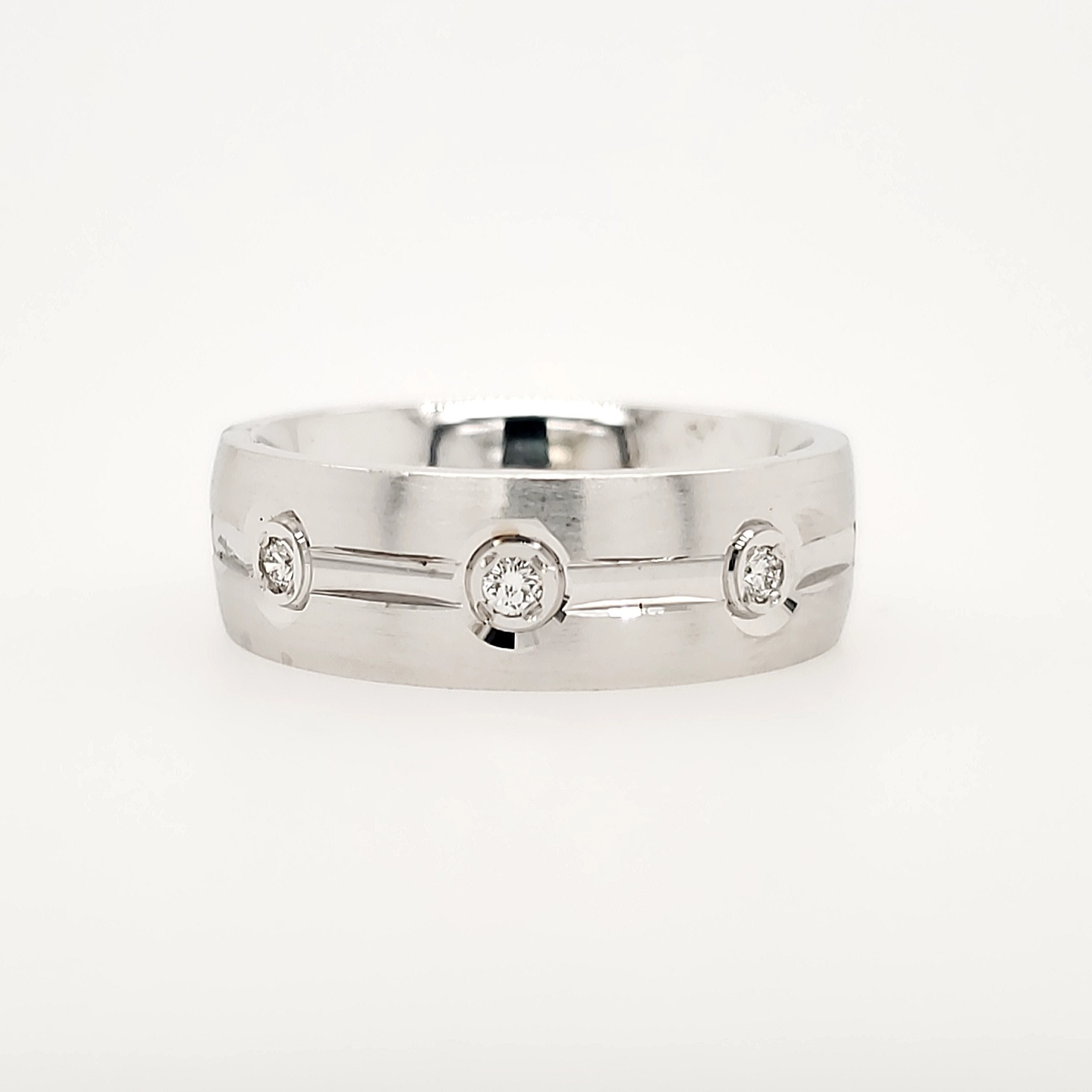 475116 7.25MM WHITE GOLD .25CT DIAMONDS / SATIN FINISH & INDENTED HIGH POLISHED CENTER (SIZE 8.75)