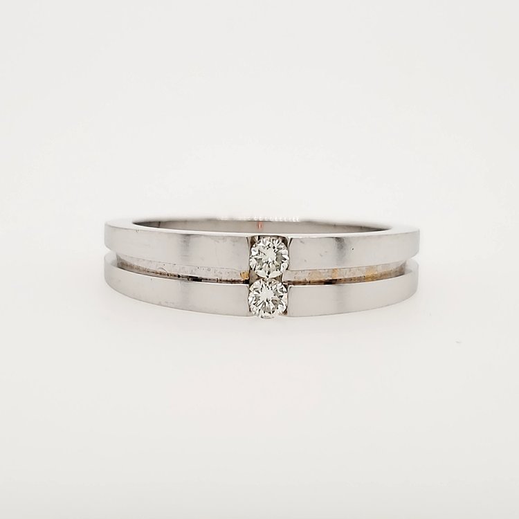 475635 14K WHITE GOLD .12CT DIAMOND /SATIN FINISH & HIGH POLISHED INDENTED CENTER