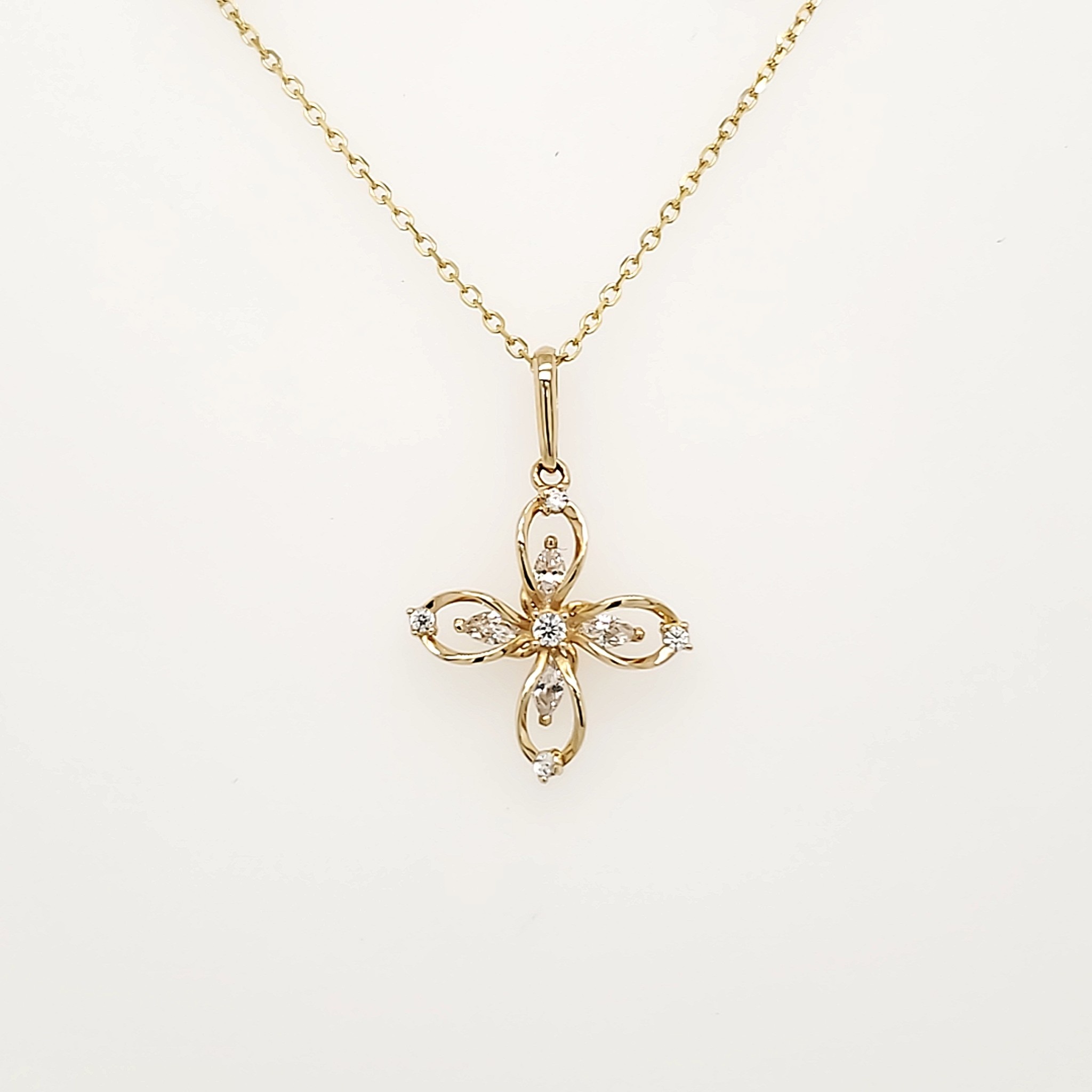 70158 14K YELLOW GOLD OPEN FLOWER CUBIC ZIRCONIA PENDANT NECKLACE