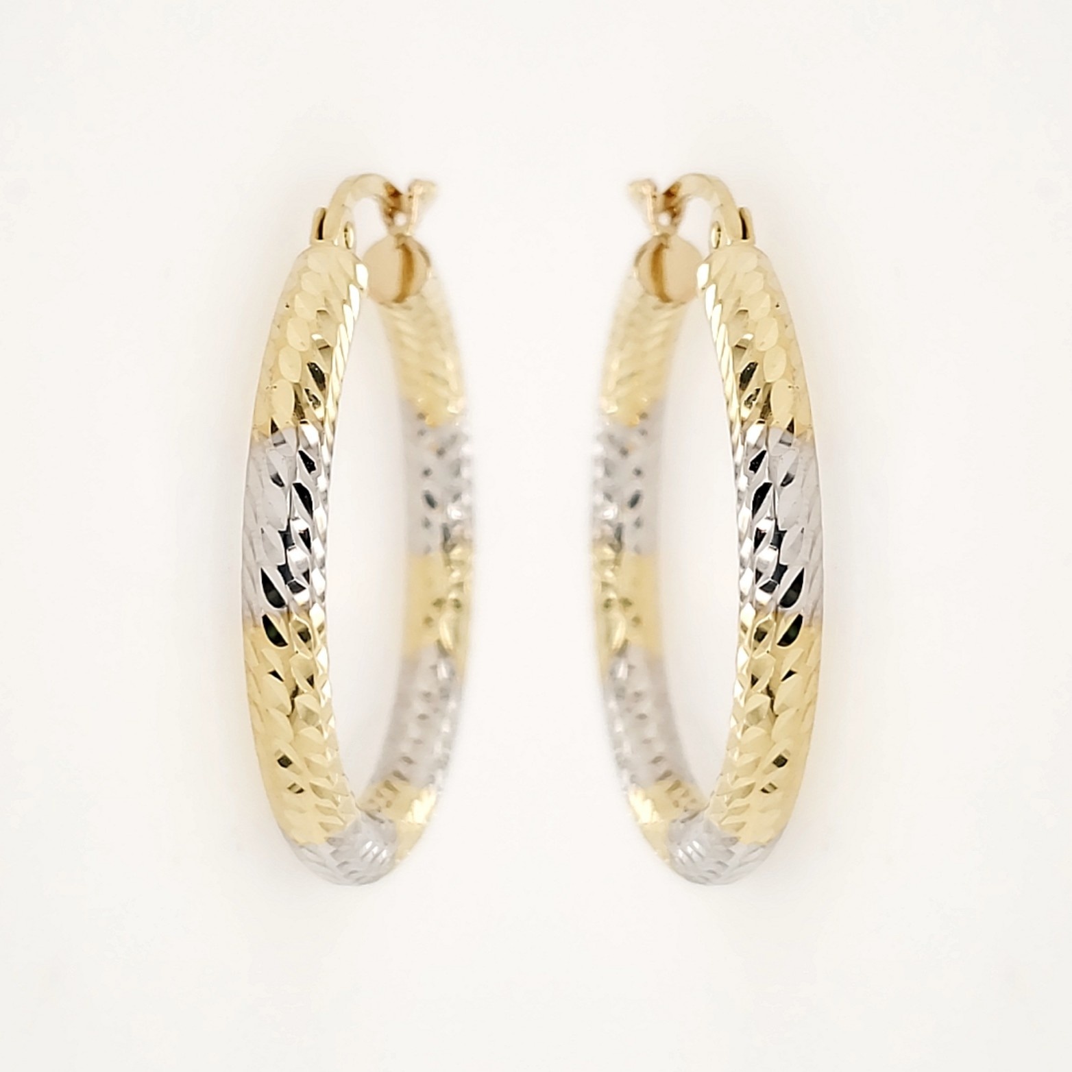 30562 14K 2 TONE STRIPED PATTERN 3.1MM 1" DIAMOND CUT HOOPS