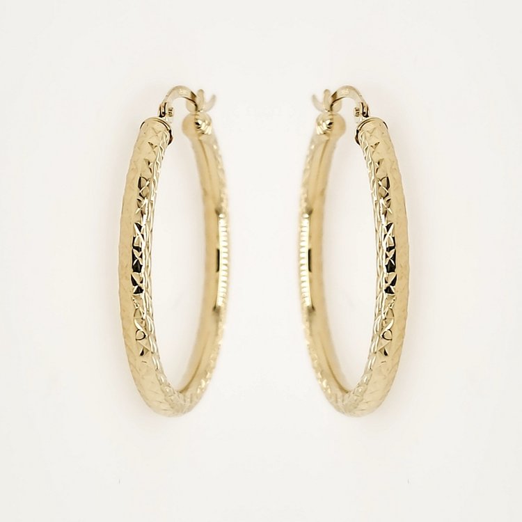 30559 14K YELLOW GOLD 1" 2MM HAMMERED DESIGN HOOPS