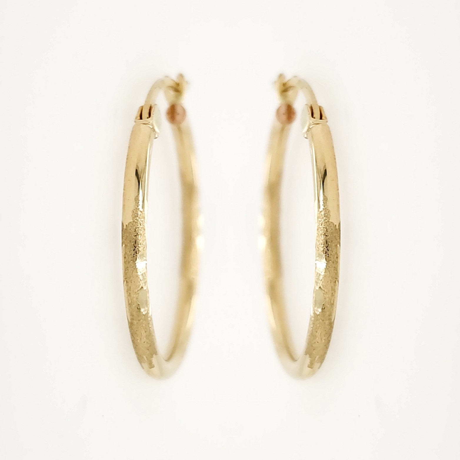 30566 14K YELLOW GOLD 2MM 1" PLAIN HIGH POLISH WITH SATIN FINISH DIAMOND CUT DESIGN HOOPS