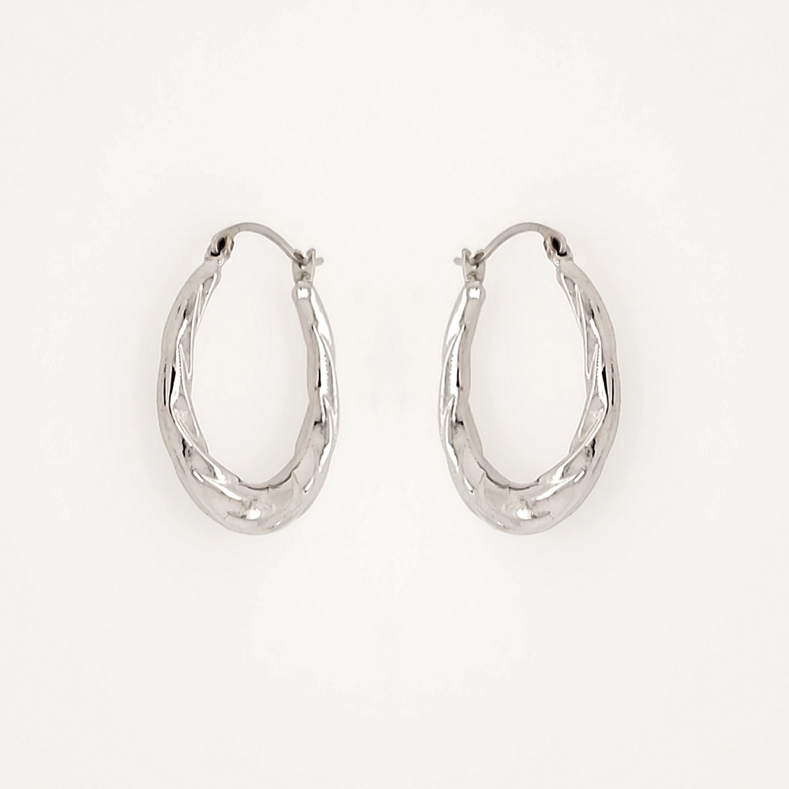 30567 14K WHITE GOLD 0.80" FLAT TWISTED DESIGN HOOPS