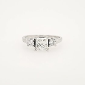 475074 14K WHITE GOLD .71CT G/H SI1 DIAMOND  CENTER PRINCESS CUT   .18CT SIDE DIAMOND ENGAGEMENT RING
