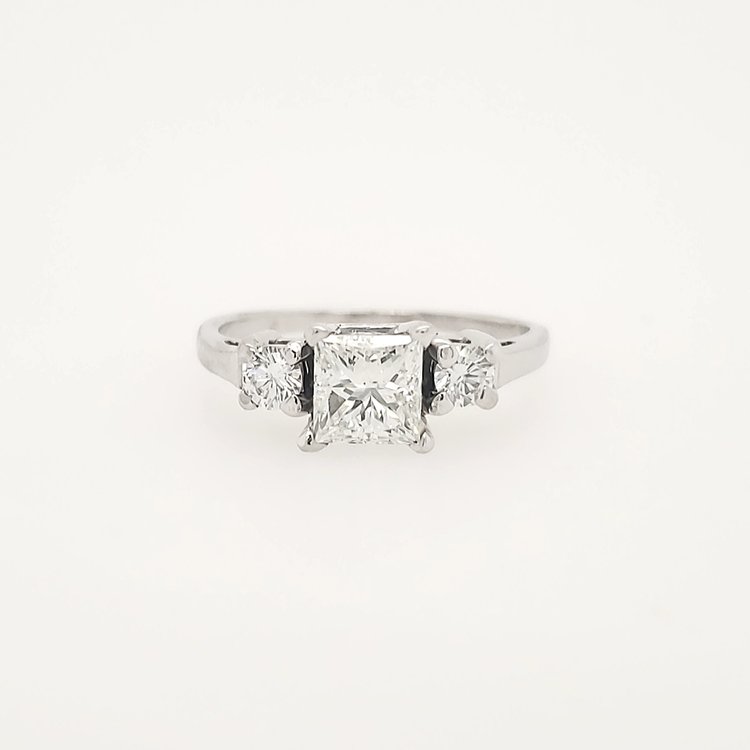 475074 14K WHITE GOLD .71CT G/H SI1 DIAMOND  CENTER PRINCESS CUT   .18CT SIDE DIAMOND ENGAGEMENT RING