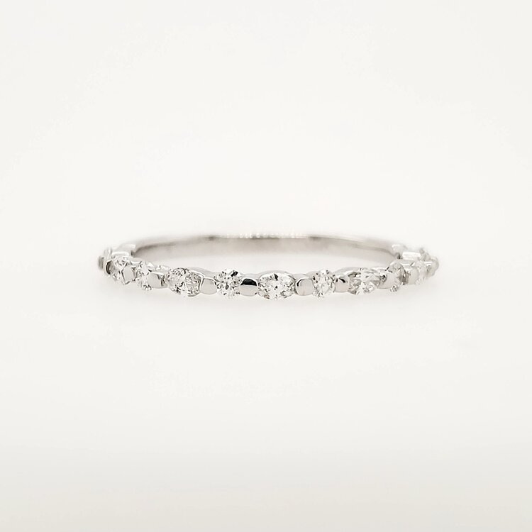 475083 14K WHITE GOLD .40CTW DIAMOND MARQUISE AND ROUND SHARED PRONG RING