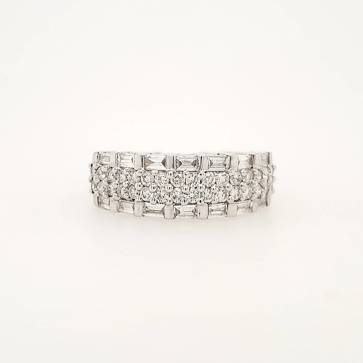 40356 18K WHITE GOLD 1.50CTW  TWO ROW SHARED PRONG ROUND DIAMOND CENTER  AND  PRINCESS CUT DIAMOND ON BORDER LADIES  RING