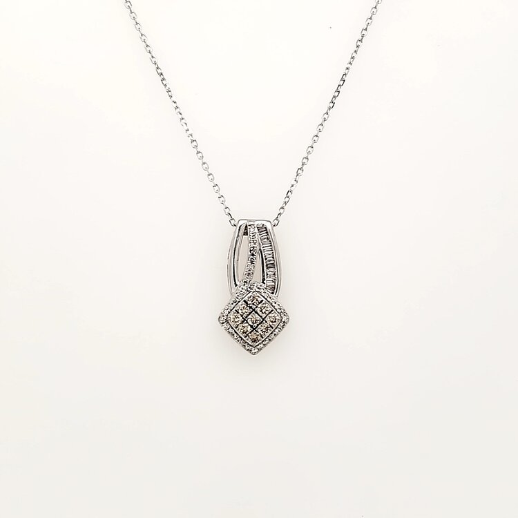 70281 10K WHITE GOLD .40TCW CLUSTER RHOMBUS WITH BAGUETTE AND ROUND DIAMONDS PENDANT SET