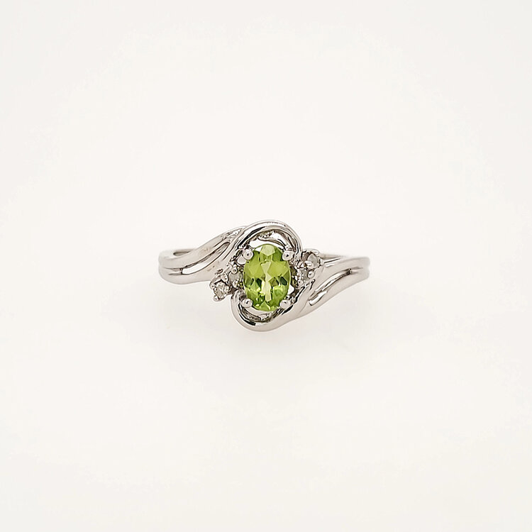 40413 10K WHITE GOLD OVAL PERIDOT WITH DIAMOND ACCENTS LADIES RING