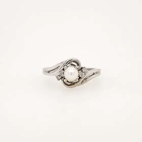 40414 10K WHITE GOLD PEARL WITH DIAMOND ACCENTS LADIES RING