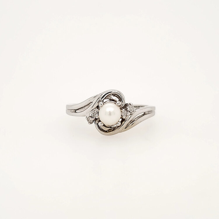 40414 10K WHITE GOLD PEARL WITH DIAMOND ACCENTS LADIES RING