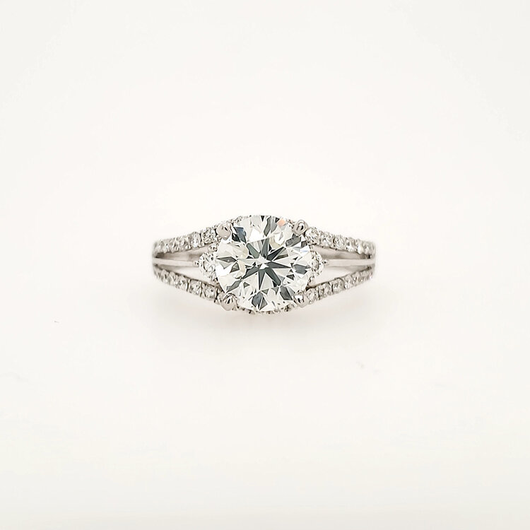 475255 18K WHITE GOLD 1.55CT CENTER J COLOR SI1 .30CTW DIAMOND SPLITED BAND ENGAGEMENT RING