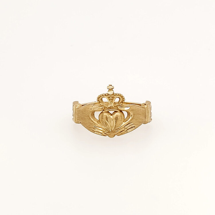 40443 14K YELLOW GOLD DIAMOND CUT SATIN FINISH CLADDAGH RING
