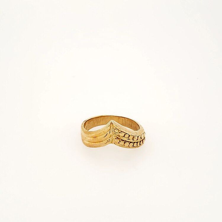 40444 14K YELLOW GOLD CHEVRON HALF DOTTED/HALF STRIPED RING