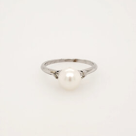 40077 14K WHITE GOLD PEARL CENTER AND .10TCW DIAMOND SIDE STONES RING