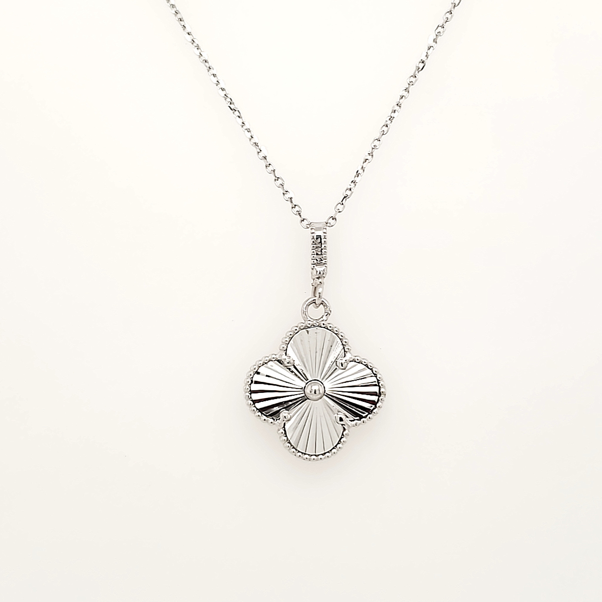 70760 14K WHITE GOLD STARBURST CLOVER PENDANT NECKLACE