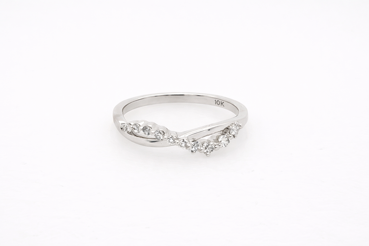 40489 10K WHITE GOLD .25CTW GRADUATING DIAMOND HIGH POLISH INFINITY LADIES RING