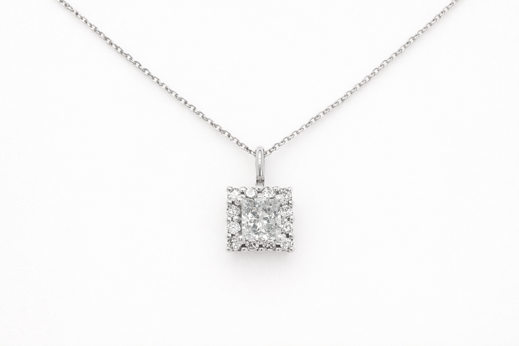 70778 14K WHITE GOLD .61CT CENTER PRINCESS CUT DIAMOND .24CT HALO PENDANT NEKCLACE