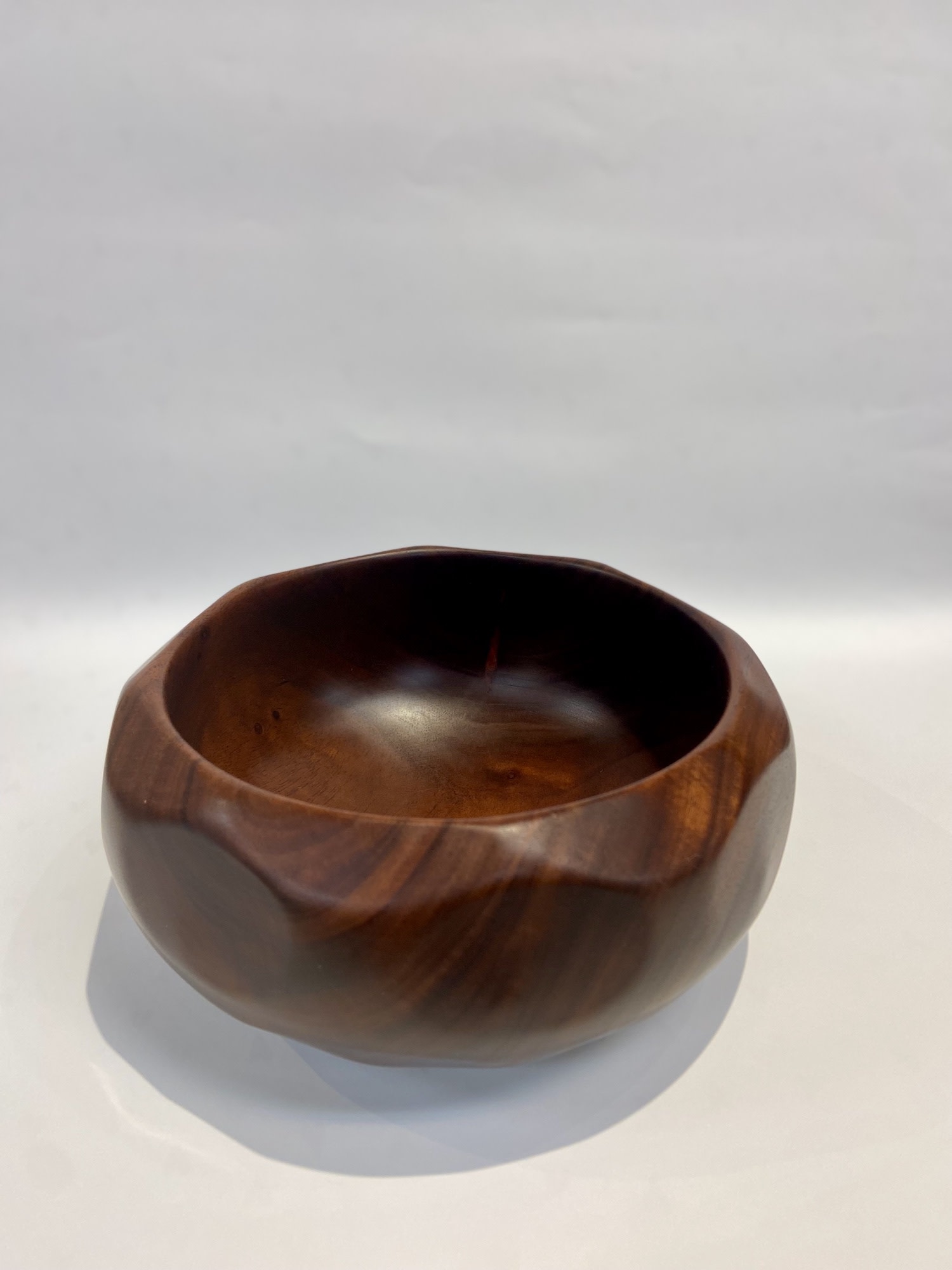 Aaron Hammer #2375 MILO FACETED BOWL, APPROX. 7X3.5