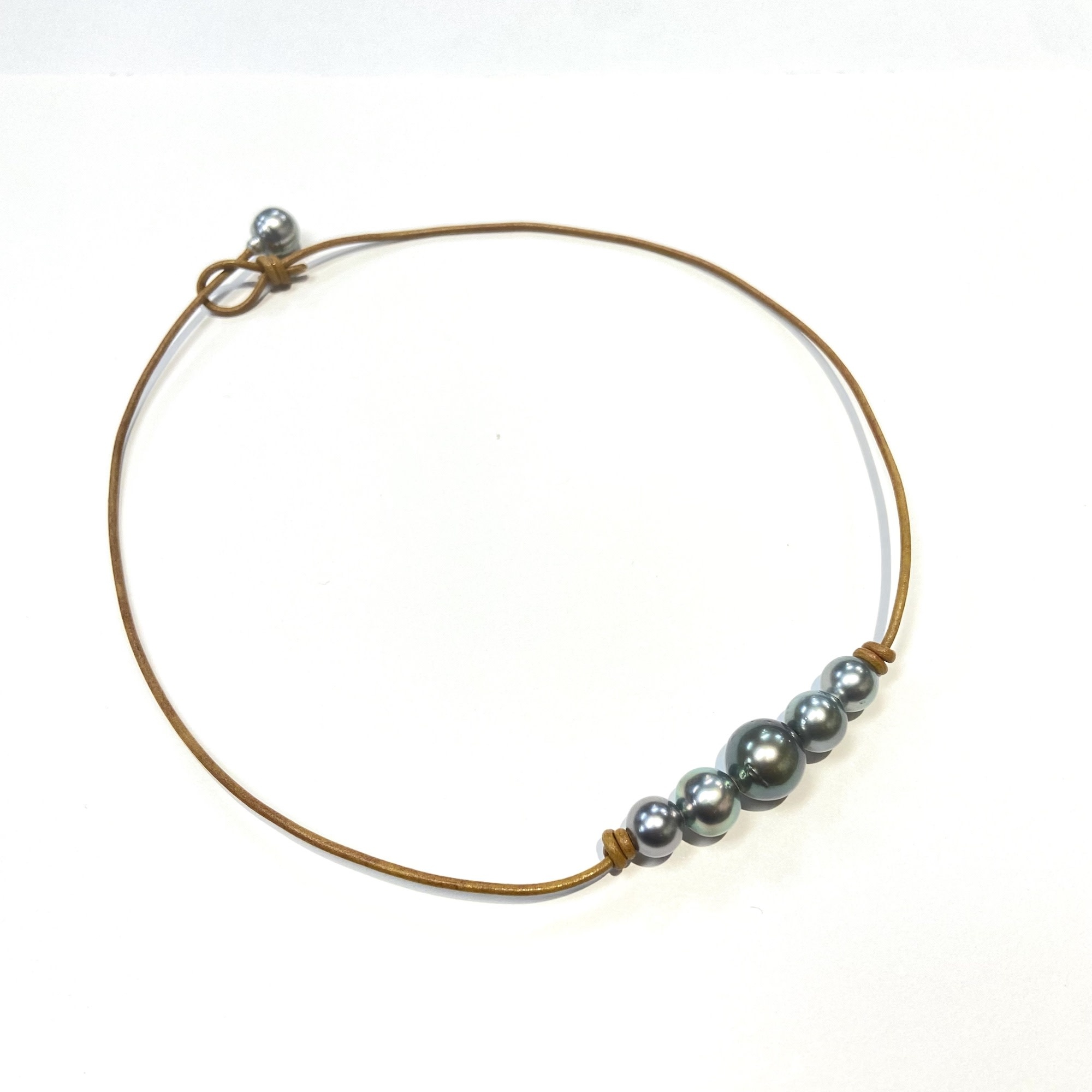 Keshi Co LEATHER CHOKER-5 TAHITIAN PEARLS