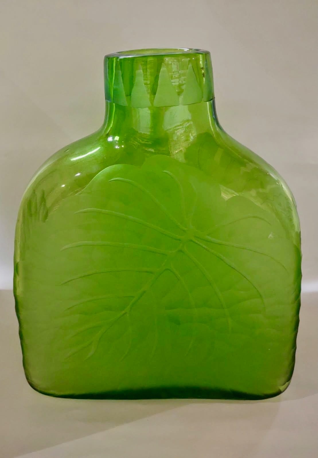 Heather Mettler LG PERIDOT RECTANGLE PEBBLE VASE WITH MONSTERA