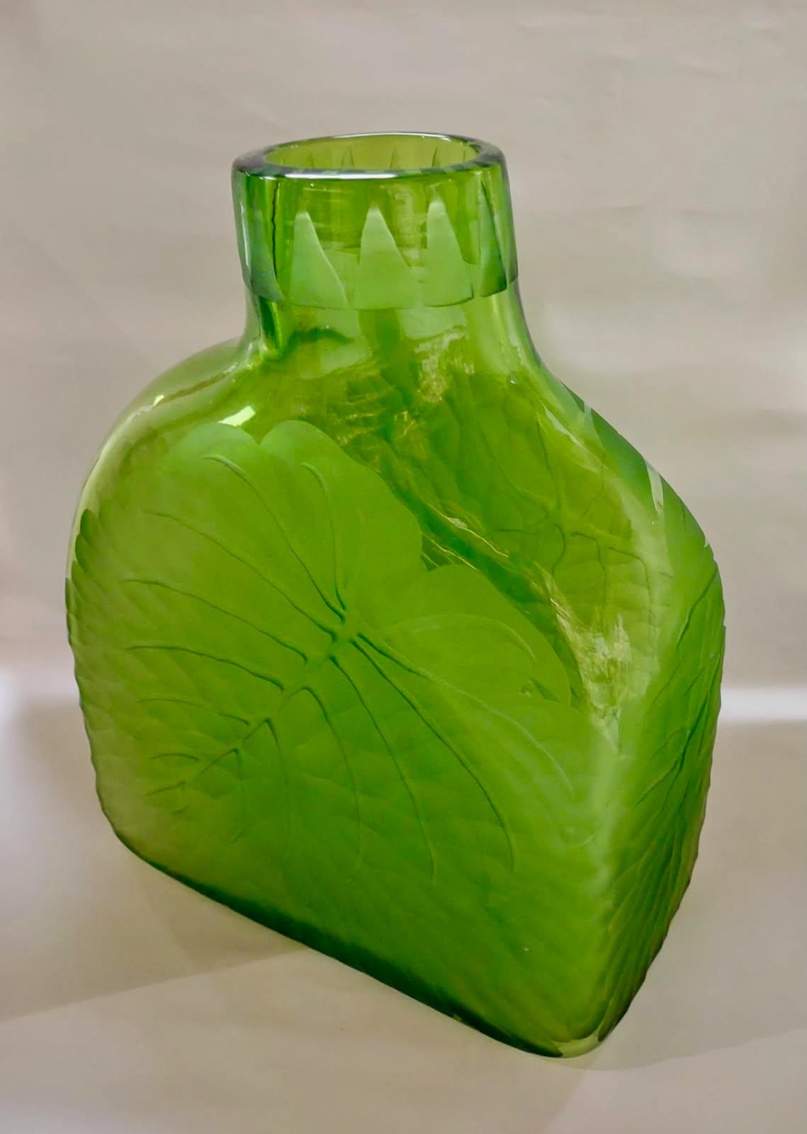 Heather Mettler LG PERIDOT RECTANGLE PEBBLE VASE WITH MONSTERA