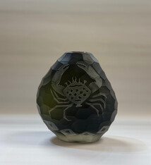 Heather Mettler SMALL OLIVE PEBBLE VASE WITH ETCHED CRAB