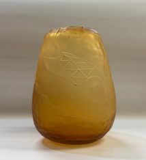 Heather Mettler TALL AMBER PEBBLE VASE WITH ETCHED MANTA RAY